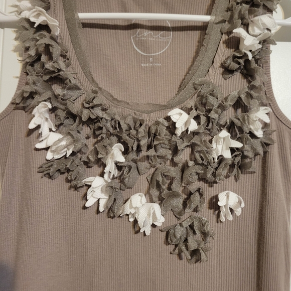 Tank Top with Applique Flowers Sleeveless Size Small Stretchy - Picture 3 of 4